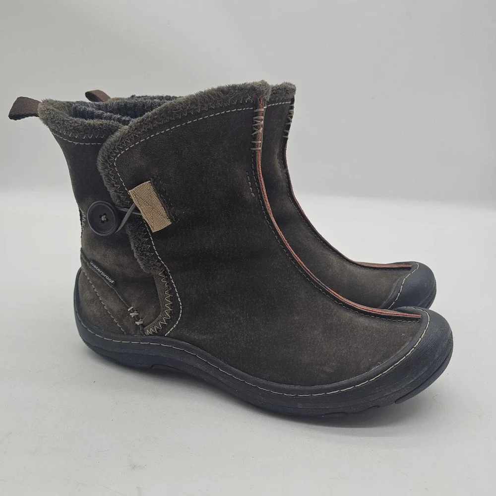 Privo by Clarks Waterproof Winter Boots Snow Shoes Womens Size 8M Brown Sweater